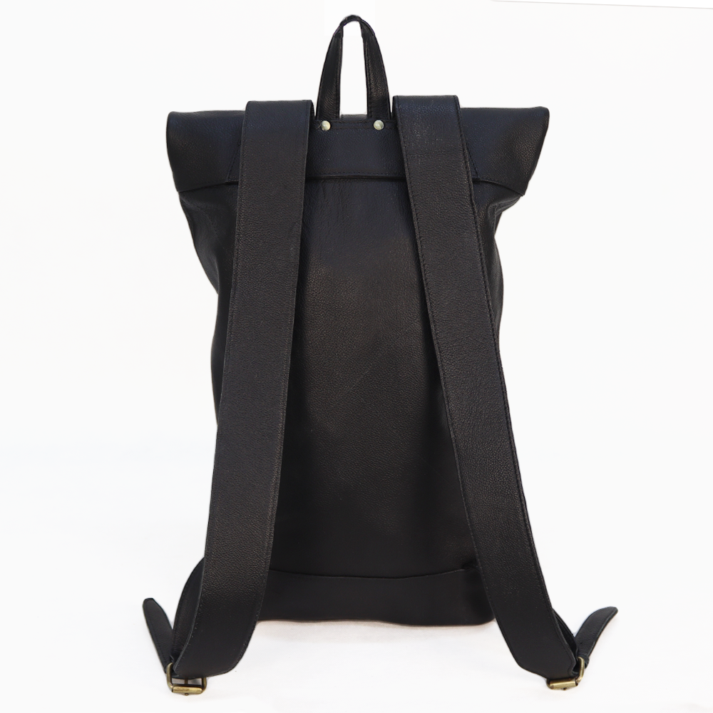 Kožený batoh Urban je tvz. „městský batoh“ s jednoduchým a elegantním designem. Ideální do města, školy, práce nebo občasné výlety.