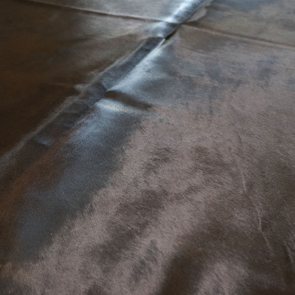 Hovězí kůže Black 210 × 180 cm – produktová fotografie 2, SKU 624 Hovězí kůže Black 210 × 180 cm, SKU 624 – fotografie 2